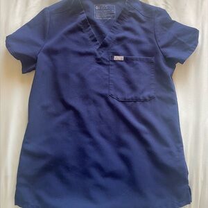 FIGS Catarina One Pocket top